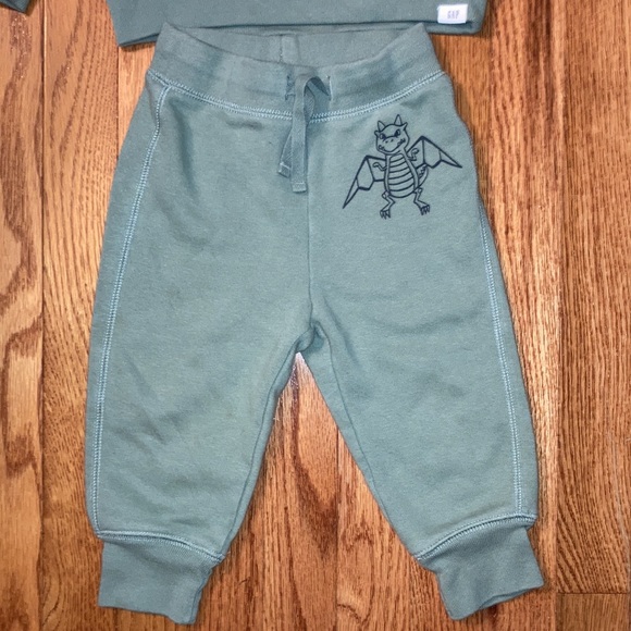 Gap Dragon Sweatshirt and Pants - Picture 3 of 4
